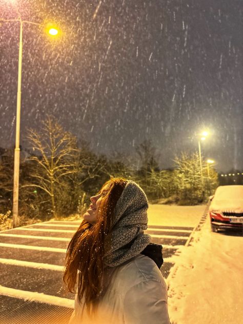 snowfall picture idea Snowfall Picture Ideas, Snowfall Photoshoot, Snowfall Pictures, Gangtok, Portrait Photography Poses, Instagram Ideas, Snow Day, Winter 2024, Pic Ideas