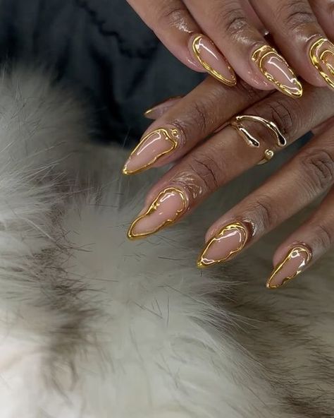 Black And Gold Nails Almond, Black And Golden Nails, Nude Nails Black Women, Hood Nails, Aphrodite Nails, Nude And Gold Nails, Nails Black Women, Golden Nails, Gold Nail Art