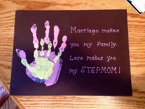 Great gift idea for new stepmoms! :) Made it as a wedding gift for my daughters new stepmom ...she loved it :) Diy Valentine's Gifts For Kids, Bday Crafts, Trending Christmas Gifts, Diy Easter Gifts, Valentine Gifts For Kids, Special Christmas Gift, Valentine Gifts For Mom, Bonus Mom, Step Mom Gifts