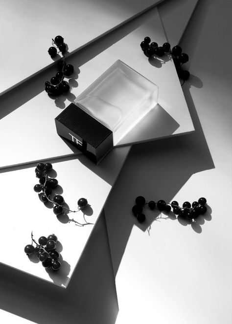 Still Life Black And White, Life Black And White, Photography Still Life, Diy Kosmetik, Perfume Photography, Beautiful Food Photography, Cosmetics Photography, Still Photography, Conceptual Photography