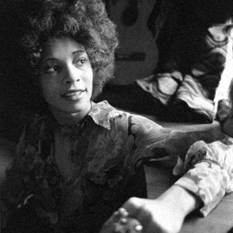 Froback Friday: 'Fro hipness and beauty! #afros #naturalhair Betty Davis Singer, Betty Davis, Vintage Black Glamour, Black Goddess, Rock N’roll, Miles Davis, Black Music, Music Icon, Female Singers