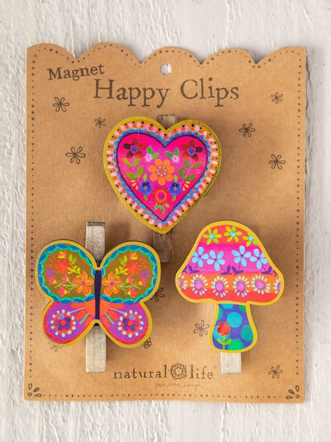 We love to add fun cheerful touches in all areas of our home, and cute magnet clips are a great place to start! This set of three shaped clips have a magnet on the back and add a touch of whimsy to an otherwise boring space. Clip to-do lists, honey-do lists, or kid’s artwork onto your fridge or a magnetized bulletin bo Vibrant Bedding, Baking Gift Set, Jewellery Cabinet, Country Ideas, Butterfly Magnet, Chip Clips, Dog Clip, Manualidades Diy, Ceramics Pottery Art