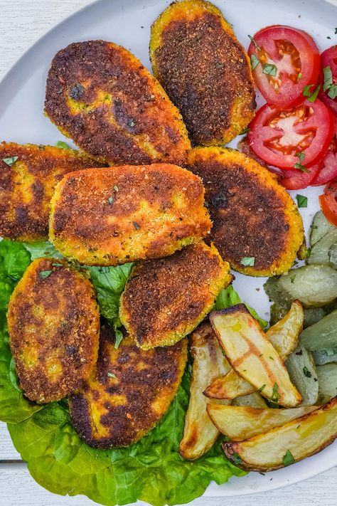 Kotlet is a Persian meat patty that is crispy on the outside and soft in the middle. This is my vegetarian twist on this popular dish Kotlet Recipe, Salad Feta, Feta Dressing, Meat Patties, Greek Orzo, Crochet Pouf, Persian Cuisine, Grated Potato, Orzo Salad