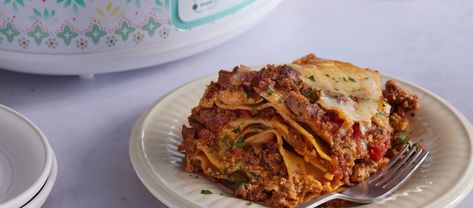 Slow Cooker Lasagna by Ree Drummond Lasagna Pioneer Woman, Slow Cooker Lasagne, Lasagna Recipe Slow Cooker, Italian Sausage Lasagna, Ree Drummond Recipes, Sausage Lasagna, Crockpot Lasagna, Slow Cooker Lasagna, Crockpot Casserole