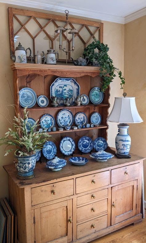 These ideas are so you - kimarsenian@gmail.com - Gmail Blue And White Dishes In China Cabinet, Blue Willow China Cabinet, Decorating With Blue Willow, Hutch Decorations, English Cupboard, Bookshelves Styling, Chinoiserie Kitchen, Blue Willow Decor, Blue And White Dining Room