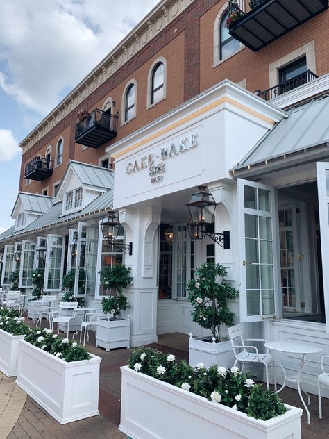 Classic Restaurant Design Exterior, Cake Bake Shop Indianapolis, Cafe Design Inspiration, Boutique Aesthetic, Cake Bake Shop, Dream Bakery, Cafe Display, Classic Restaurant, Small Cafe Design