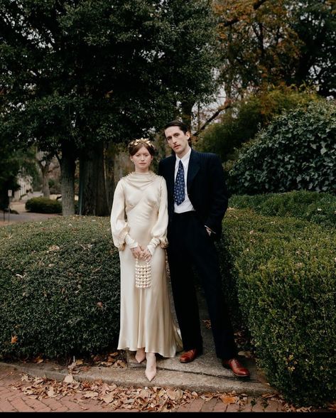 Vintage Wedding Portraits, Vintage Wedding Suits, 1940s Suit, Amazing Wedding Photos, Romantic Outdoor Wedding, Wedding Court, Groom Photo, Vintage Inspired Wedding, Hozier