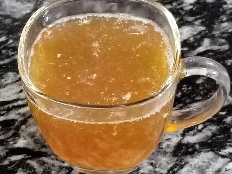 This Kashmiri kahwa is a spice-infused, traditional tea from the Himalayan valley. Recipe video included. Kahwa Recipe, Kashmiri Kahwa, Kashmiri Recipes, Iced Tea Drinks, Ginger Tea Recipe, Traditional Tea, Homemade Tea, Winter Tea, Iced Tea Recipes