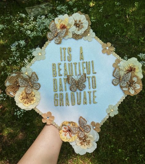 Cap Decoration Ideas, Nurse Graduation Cap Designs, Creative Graduation Caps, Graduation Cap Ideas, Nurse Graduation Cap, College Grad Cap Ideas, Backyard Graduation Party, Graduation Cap Decoration Diy, Luxurious Garden