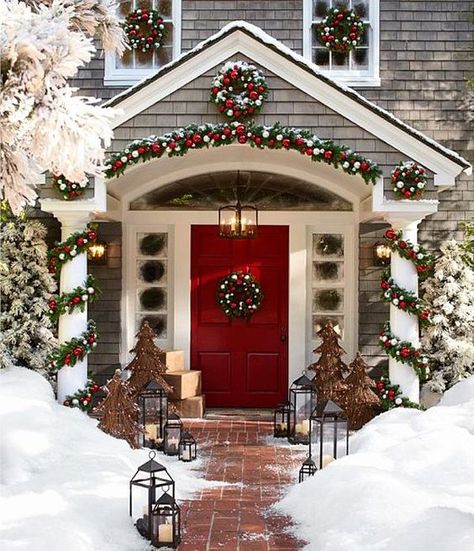 Front Door Christmas Decorations, Pottery Barn Inspired, Christmas Decor Inspiration, Christmas Front Porch, Christmas Front Doors, Christmas Porch Decor, Navidad Diy, Front Porch Decorating, Front Porch Christmas Decor