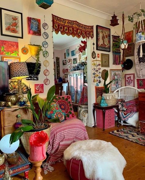 Maximalism House Decor, Maximalism Decor, Hippy Room, Apartment Decor Inspiration, Maximalism, Dream Room Inspiration, Sunday Afternoon, Room Makeover Inspiration, A Living Room