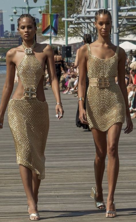 Crochet Dress Street Style, Gold Knit Dress, Summer Crochet Outfits, Crochet Outfits, Macrame Dress, Looks Party, Black Women Fashion, Cool Street Fashion, Summer Crochet