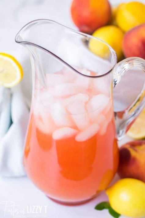 Beach Peach Lemonade, Peach Lemonade Recipe, Spring Drink Recipes, Peach Green Tea Lemonade, Green Tea Lemonade, Peach Green Tea, Spring Drink, Mocktail Drinks, Ginger Lemonade