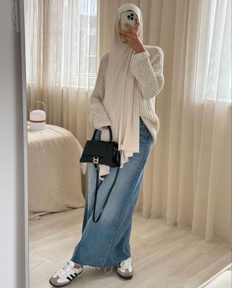 Outfit Ideas Abaya, Long Denim Skirts, Modest Outfits Muslim, Outfits Muslim, Outfit Modest, Estilo Hijab, Jean Skirt Outfits, Stile Hijab, Mode Zara