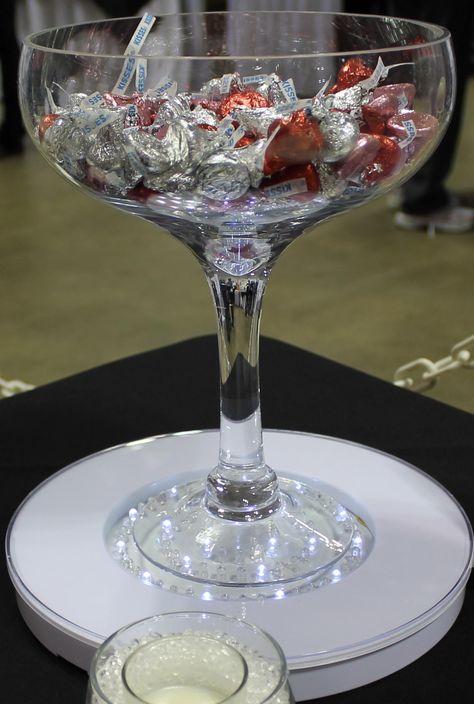 Centerpieces With Wine Glasses, Wine Centerpiece, Champagne Centerpiece, Martini Glass Centerpiece, Giant Wine Glass, Glass Table Living Room, Wine Glass Centerpieces, Wine Glass Decor, Large Wine Glass