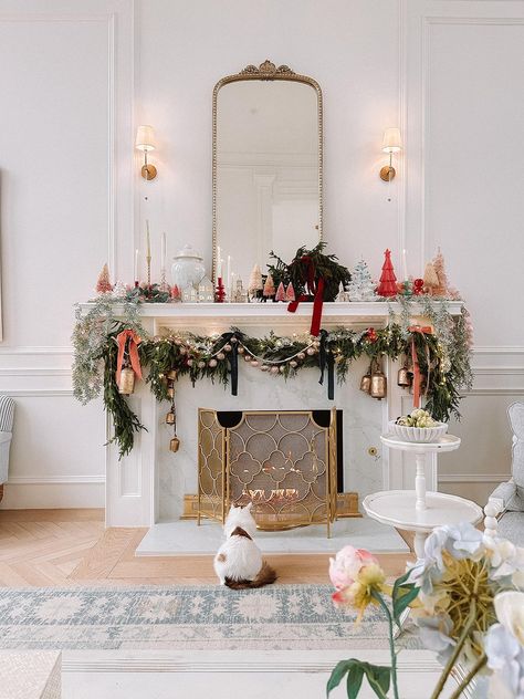 Christmas Decor Ideas Whimsical, Traditional Whimsical Decor, Christmas Tree Whimsical, Whimsical Christmas Mantle, Christmas Mantel Decorations Fireplaces, Fireplace Christmas Decor, Whimsical Interior, Mantle Deco, Decor Natal