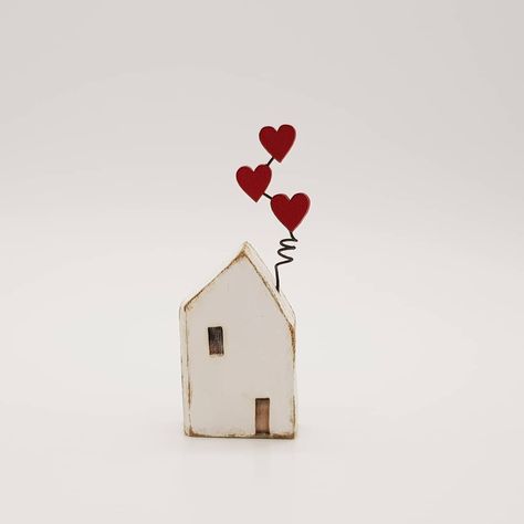 Scandinavian House, Cornish Cottage, Scrap Wood Crafts, Small Wooden House, Wooden Cottage, Balloon Gift, Driftwood Crafts, Heart Balloons, Driftwood Art