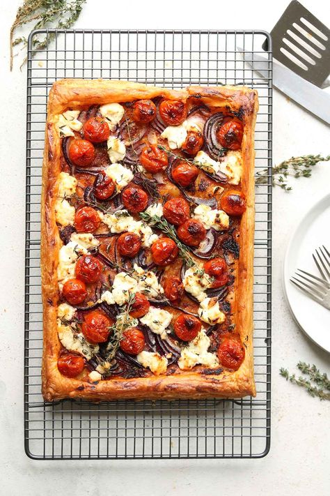 Roasted Tomato Tart Puff Pastry, Savory Puff Pastry, Savory Tarts, Cherry Tomato Recipes, Goat Cheese Tart, Pies Recipes, Cheese Tart, Goat Cheese Recipes, Goats Cheese