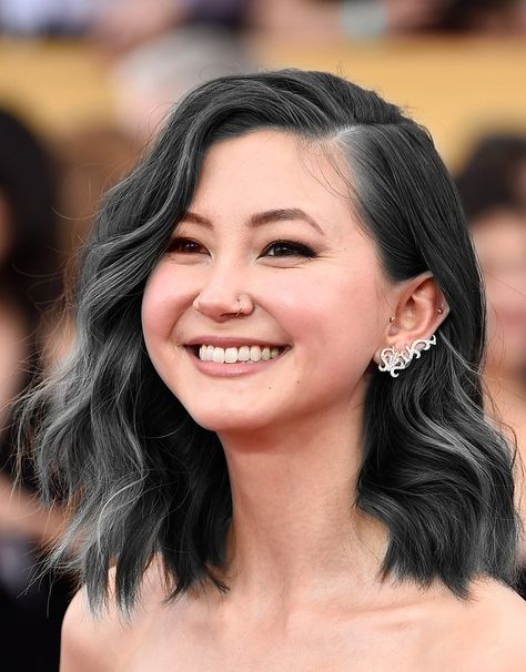 Kimiko Glenn | 21 Celebrities Reimagined With Colorfully Dyed Hair Kimiko Glenn, Modern Bob Hairstyles, Wavy Lob, Long Bob Haircuts, Back To School Hairstyles, Long Bob Hairstyles, Trending Hairstyles, Medium Hair Cuts, Hairstyles For School