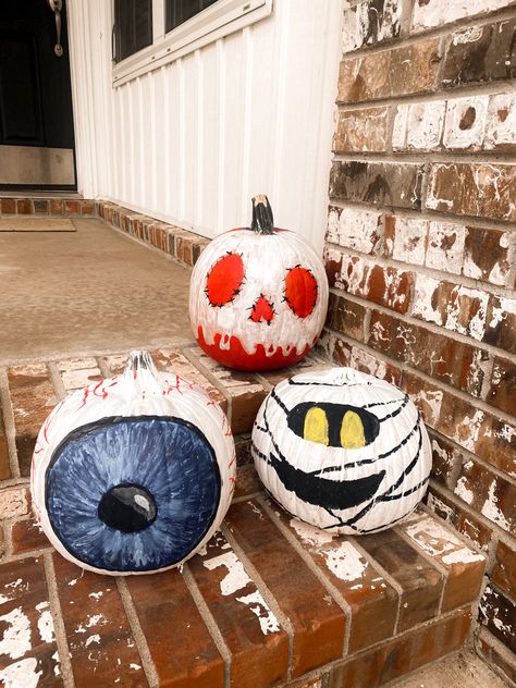 #mummy #eyeball #spooky #pumpkinpaintingideas #paint #pumpkins #fallactivitiesforkids Eyeball Pumpkin, Pumpkin Mummy, Paint Pumpkins, Creative Pumpkin Painting, Pumpkin Decorating Contest, Halloween Pumpkins Painted, Autumn Activities For Kids, Creative Pumpkins, Art Drawings Sketches Pencil