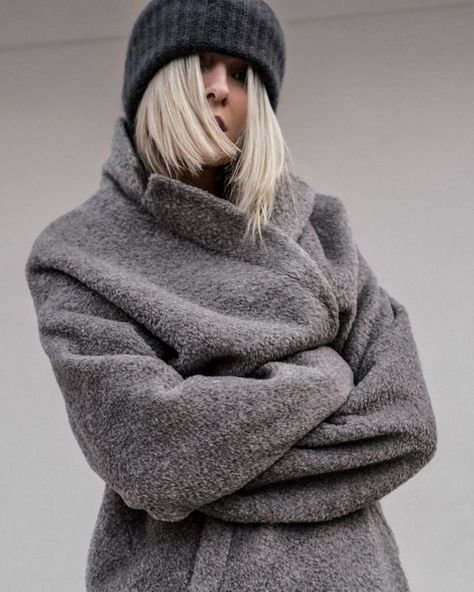 Minimalist Athleisure, Winter Mode, Monochrome Fashion, Grey Outfit, Fashion Victim, Weekend Wear, Mode Inspiration, Street Style Outfit, Winter Looks