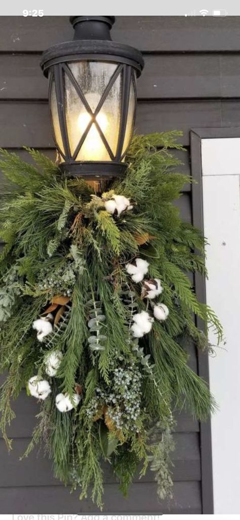 Outdoor Christmas Planters, Lights For Christmas, Diy Front Porch, Christmas Planters, Front Porch Christmas Decor Ideas, Porch Christmas Decor Ideas, Porch Christmas Decor, Front Porch Christmas, Christmas Decor Ideas Diy