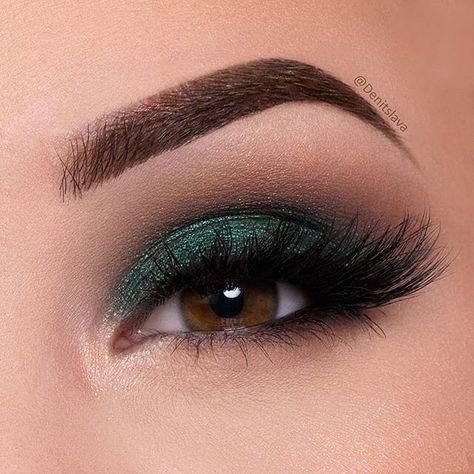 Ojos para encantar. #Greenery #Eyes #Ojos Denitslava Makeup, Makeup Verde, Makeup Geek Eyeshadow, Makeup Shades, Make Up Videos, Smoky Eyes, Green Makeup, Makijaż Smokey Eye, Green Eyeshadow