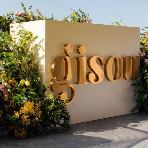 Humbled to be part of this event for one of our favorite brands, Gisou💛 Branded Event Decor, Brand Launch Party Ideas, Brand Launch Event, Event Rentals Showroom, Pop Up Exhibition, Launch Event Ideas, Influencer Event, Event Backdrops, Wellness Event