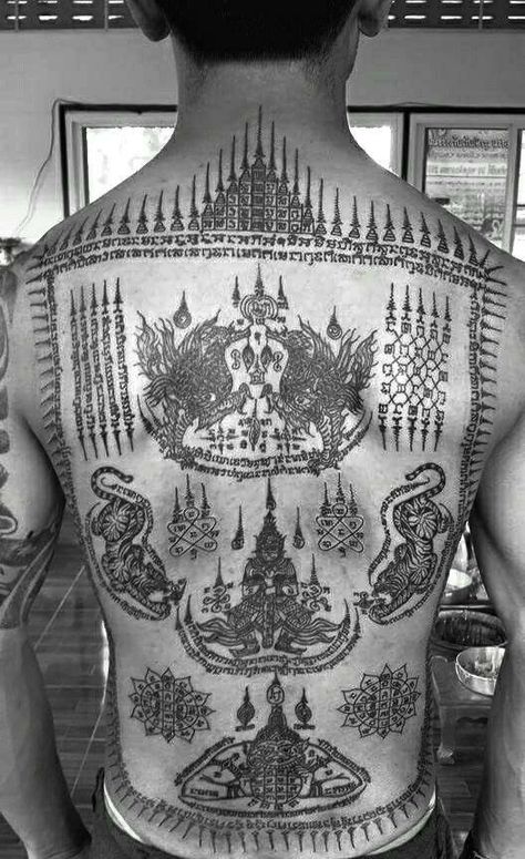 A tattoo on the back for men is pride. But before you put them on, learn the meaning and see the best designs in our article. Sakyant Tattoo, Buddhist Symbol Tattoos, Back Tattoos For Men, Harry Potter Tattoo Sleeve, Yantra Tattoo, Hogwarts Tattoo, Khmer Tattoo, Sacred Tattoo, Buddhist Tattoo