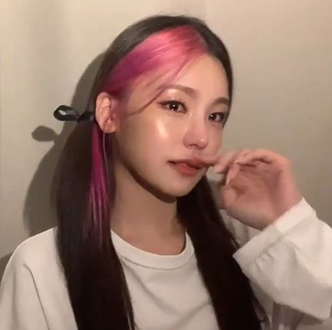 Pink And Black Hair, All Actress, Pop Queen, Ancient Beauty, Beauty Life Hacks Videos, Beauty Life, Pink Lips, Korean Girl, بلاك بينك