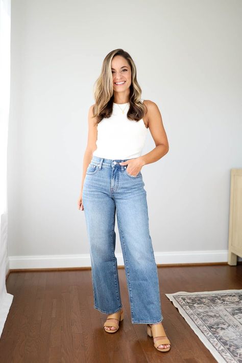 Petite friendly wide leg jeans you can wear with flats via pumps and push-ups blog | petite denim | wide leg jeans | petite fashion Madewell Wide Leg Jeans, Minimalist Casual Outfit, Wide Leg Jeans Outfits, Sleeve Shirt Outfit, Madewell Fall, Denim Pumps, Wide Leg Jeans Outfit, Fall Trends Outfits, Jeans Outfit Women