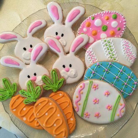 Best Easter Cookies That Are So Cute That You Will Want To Save It Forever - Recipe Magik Easter Sugar Cookies Decorated, Carrot Cookies, Easter Bunny Cookies, Carrot Cake Cookies, Easter Sugar Cookies, Icing Design, Spring Cookies, Easter Baking, Bunny Cookies