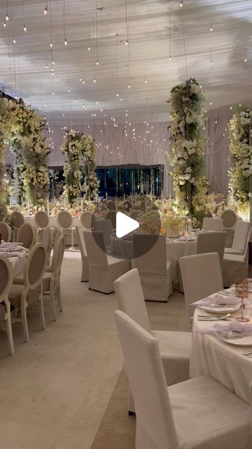 Benavento - Salón De Eventos on Instagram: "Detalles de una hermosa boda en nuestro gran salón producida por @rodrigomorarm     #benavento #bodasguadalajara #bodasjalisco #bodasmexico #bodas #weddinginspiration #weddingplannermexicocity #weddingvenue #destiantionwedding #destinationweddingmexico" Flower Decorations, Flowers, Floral, On Instagram, Instagram