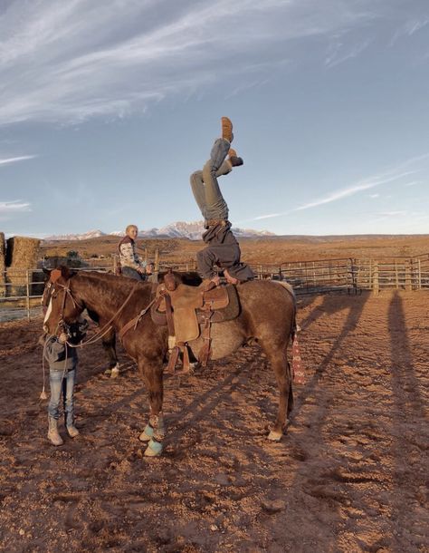 Barrel Racing Aesthetic, Theo Silva, Horse Photography Poses, Chestnut Springs, Elsie Silver, Bronc Riding, Trick Riding, Cowgirl Pictures, Country Girl Life