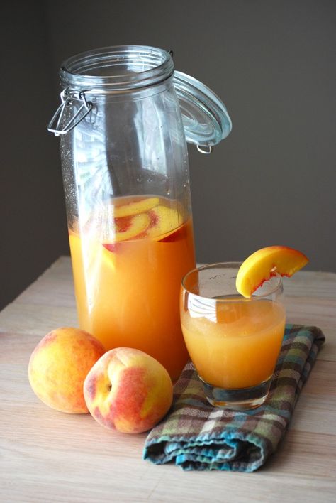 Homemade peach lemonade! - Oh this is so good Detox Waters, Winter Drink, Peach Lemonade, Think Food, Infused Water, Smoothie Drinks, Milkshakes, Slushies, Non Alcoholic Drinks