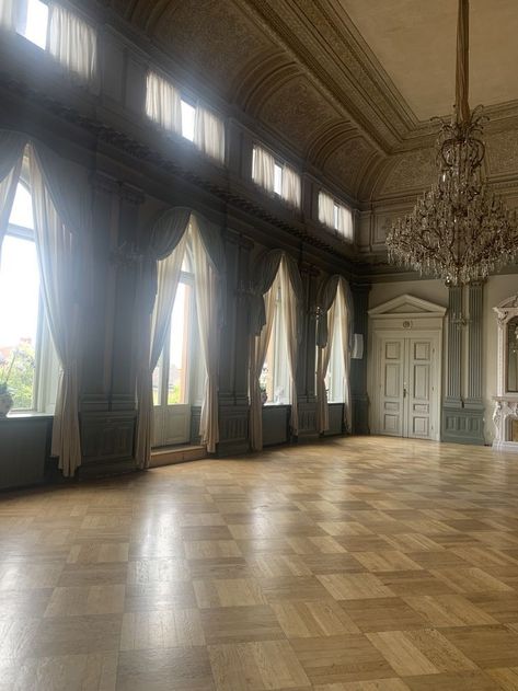 Manor House Ballroom, Ballrooms In Houses, Ball Room Aesthetic Dancing, Ballroom In House, Ball Room Fantasy Art, 1800 Ballroom, Old Money Ballroom, Ballroom Bloxburg, Vintage Castle Interior