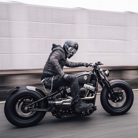 Motos Bobber, Мотоциклы Harley Davidson, Custom Motorcycles Bobber, Bobber Style, Мотоциклы Cafe Racers, Bobber Bikes, Motorcycle Aesthetic, Bike Photography, Custom Cafe Racer