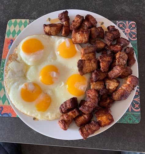 Carnivore Diet Ideas, Carnivor Diet Breakfast, Carnivore Aesthetic, Carnivore Diet Aesthetic, Carnivore Diet Egg Recipes, Carnivore Diet Breakfast Casserole, Carnivore Diet, Snacks On Carnivore Diet, Sample Carnivore Meal Plan