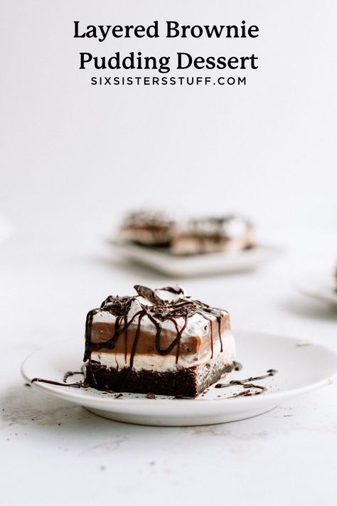 Ooey gooey, rich, and chocolatey, this layered brownie pudding dessert hits the spot every time! The perfect easy brownie dessert. Layered Brownie Pudding Dessert, Brownie Lush Dessert, Pudding Desert Ideas, Brownie Pudding Dessert, Chocolate Spring Desserts, Classy Desserts, Layered Brownies, Chocolate Layer Dessert, Lasagna Dessert