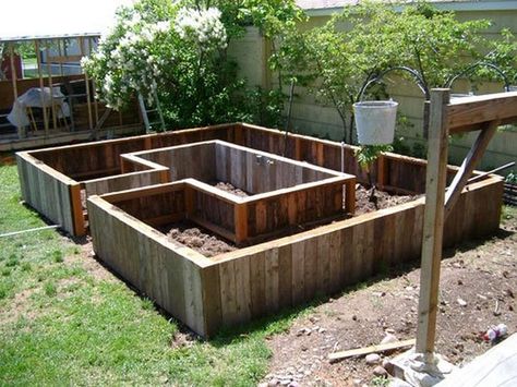 Image on The Owner-Builder Network  http://theownerbuildernetwork.co/easy-diy-projects/diy-garden-projects/diy-planters/diy-easy-access-raised-garden-bed/page/2/ Vegetable Garden Raised Beds, Diy Raised Garden, Garden Vegetables, Trendy Diy, Veg Garden, Pallet Garden, Have Inspiration, Raised Bed, Food Garden