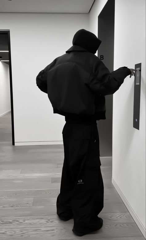 Oversized Black Outfit, Dystopian Aesthetic Clothes, Aesthetic Clothes Men, Streetwear Photoshoot, Techno Outfit, Yeezy Fashion, Dystopian Fashion, Outfit Streetwear, Black Men Street Fashion