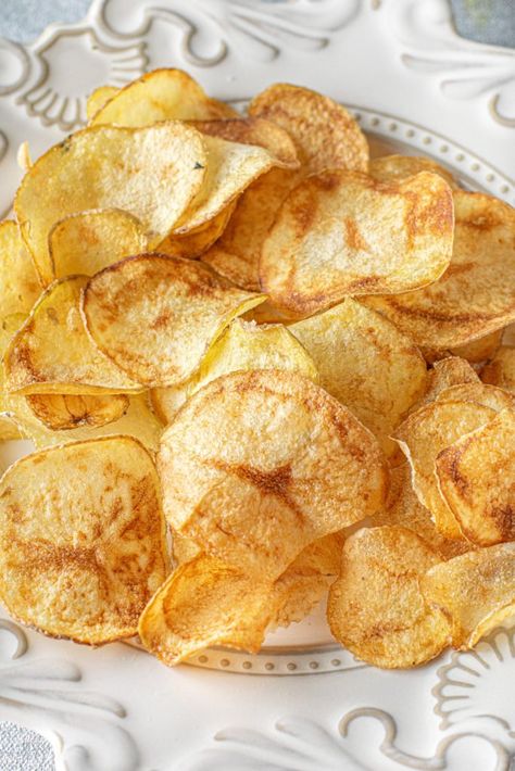 Diy Potato Chips, Salt And Vinegar Chips, Air Fryer Chips, Air Fryer Potato Chips, Vinegar Chips, Salt And Vinegar Potatoes, Air Fryer Potato, Fried Potato Chips, Potato Chip Recipes