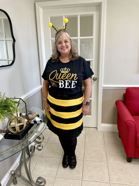 Queen Bee costume. Shirt-Etsy. Skirt-diy fleece strips sewn together. Headband-Amazon Woman’s Diy Halloween Costume, Diy Bee Costume Women, Queen Bee Costume Diy, Bee Costume Women's, Bee Costume Diy, Bee Costumes, Queen Bee Costume, Farm Halloween, Different Bees