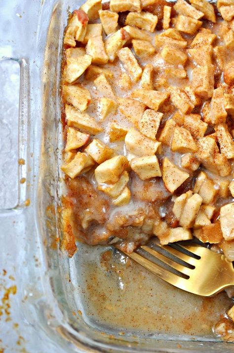 Vegan Apple Pie Bread Pudding - Rabbit and Wolves Vegan Apple Bread Pudding, Vegan Apple Dessert Recipes, Apple Pie Bread Pudding, Vegan Bread Pudding, Apartment Meals, Rabbit And Wolves, Apple Pie Bread, Apple Cakes, Vegan Apple Pie