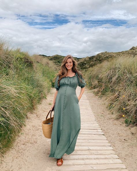 Daily Look 6.19.19 | Gal Meets Glam Pregnacy Fashion Outfits, Fashion Outfits Fall, Pregnacy Fashion, Maternity Fashion Dresses, Madewell Sandals, Gal Meets Glam Collection, Preggo Fashion, Maternity Outfit, Cute Maternity Outfits