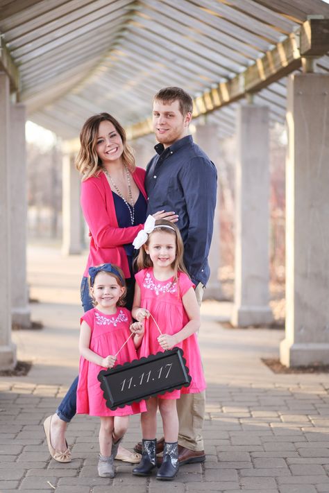 Hot Pink Family Photo Outfits, Family Photos Spring, Combo Outfits, Summer Family Pictures, Fam Pics, 2024 Family, Summer Family Photos, Centerpieces Diy, Color Combos Outfit