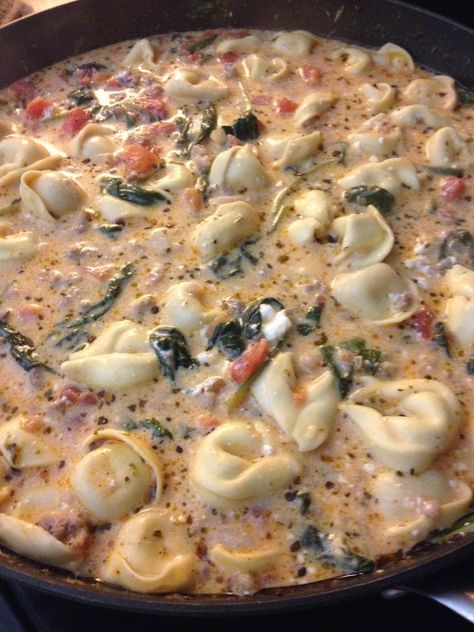 Spinach And Cheese Tortellini, Tortellini With Sausage, Cheese Tortellini Soup, Cheese Tortellini Recipes, Cheesy Tortellini, Cream Cheese Spinach, Sausage Spinach, Spinach Tortellini, Food Feast