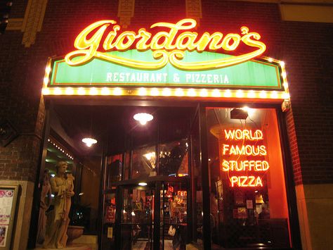 Giordano's Deep Dish Pizza Chicago. Should be on everyones bucket list!!  YUMM!! Giordanos Pizza, Deep Dish Pizza Chicago, Winter With Friends, Chicago In Winter, Pizza Chicago, Server Ideas, Restaurant Card, Chicago Deep Dish, Usa Travel Bucket List