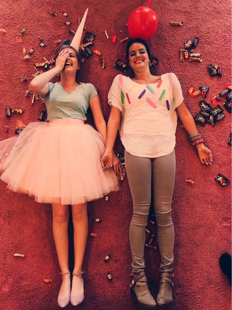 Cotton candy + ice cream Bff Costumes, Friends Costumes, Cotton Candy Ice Cream, Candy Photoshoot, Candy Ice Cream, Bff Halloween Costumes, Couples Costume, Halloween Parade, Holloween Costume