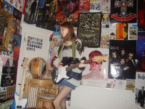 Alex G Outfit Aesthetic, Main Character Bedroom, Sophie Core Aesthetic, Sophie Core, Nirvana Poster, Funky Bedroom, Ziggy Played Guitar, Pretty Bedroom